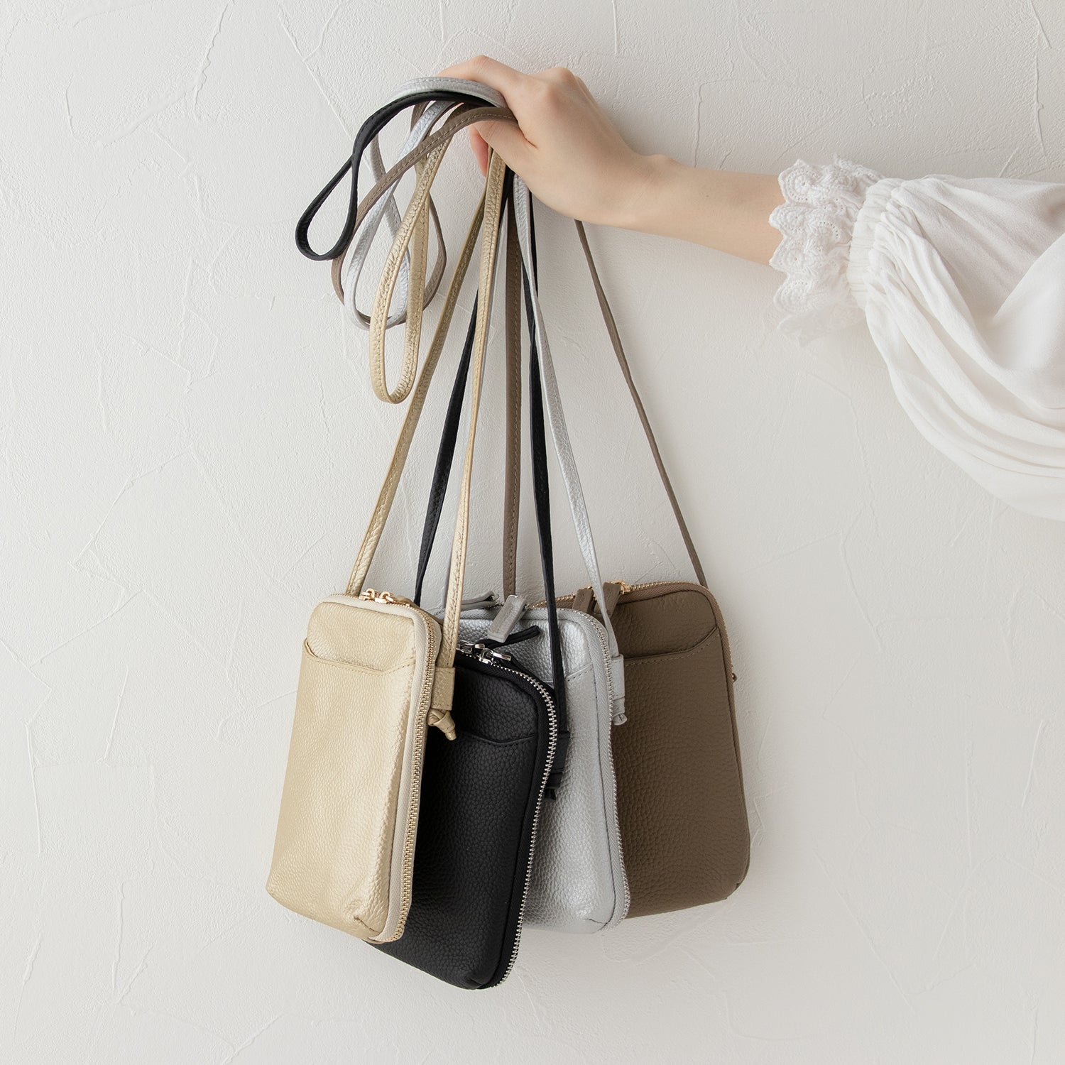 人気のスマホポシェットに長さ調節可能なストラップを追加